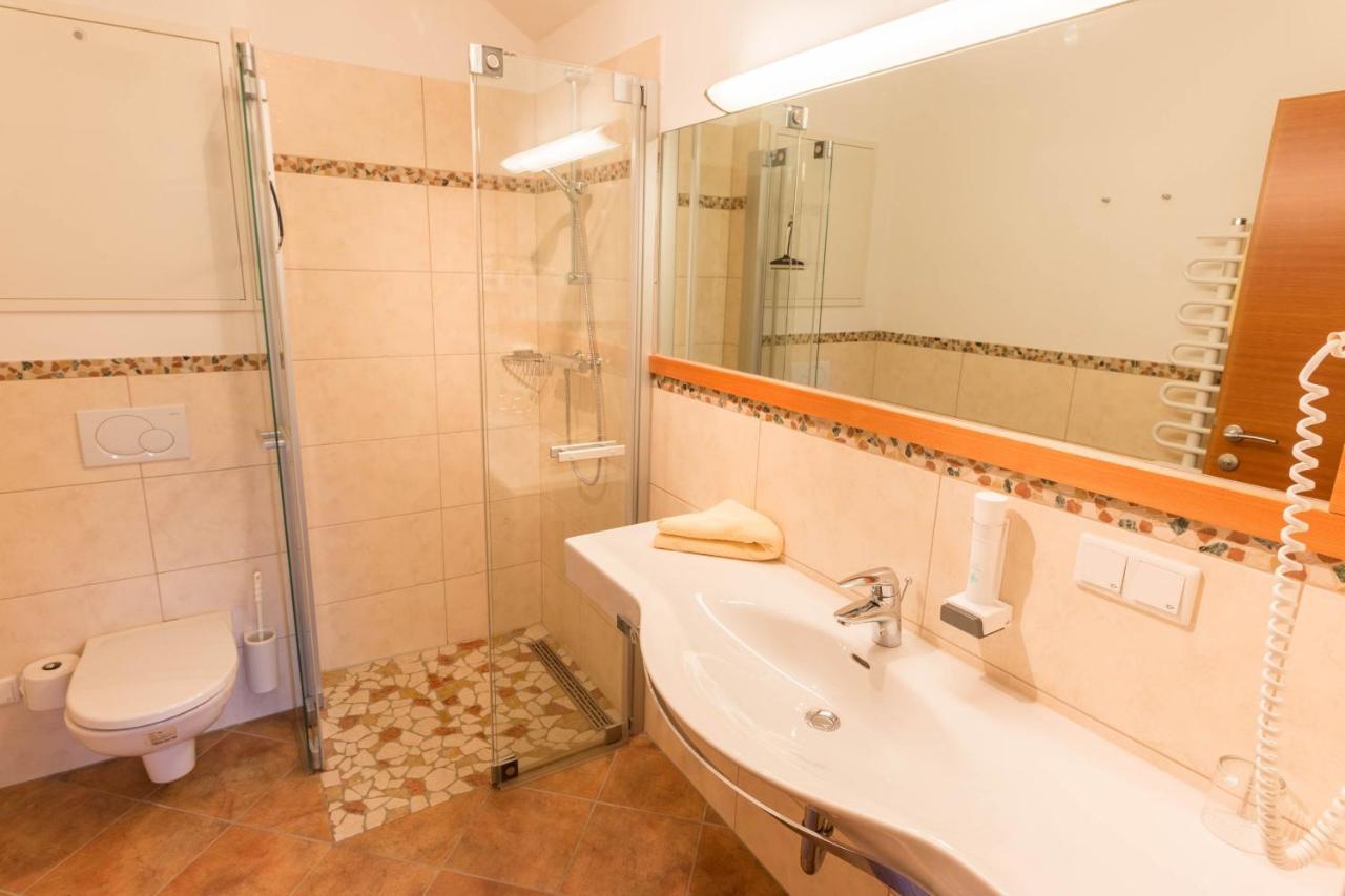 Hotel Weissenstein Санкт-Михель  Экстерьер фото